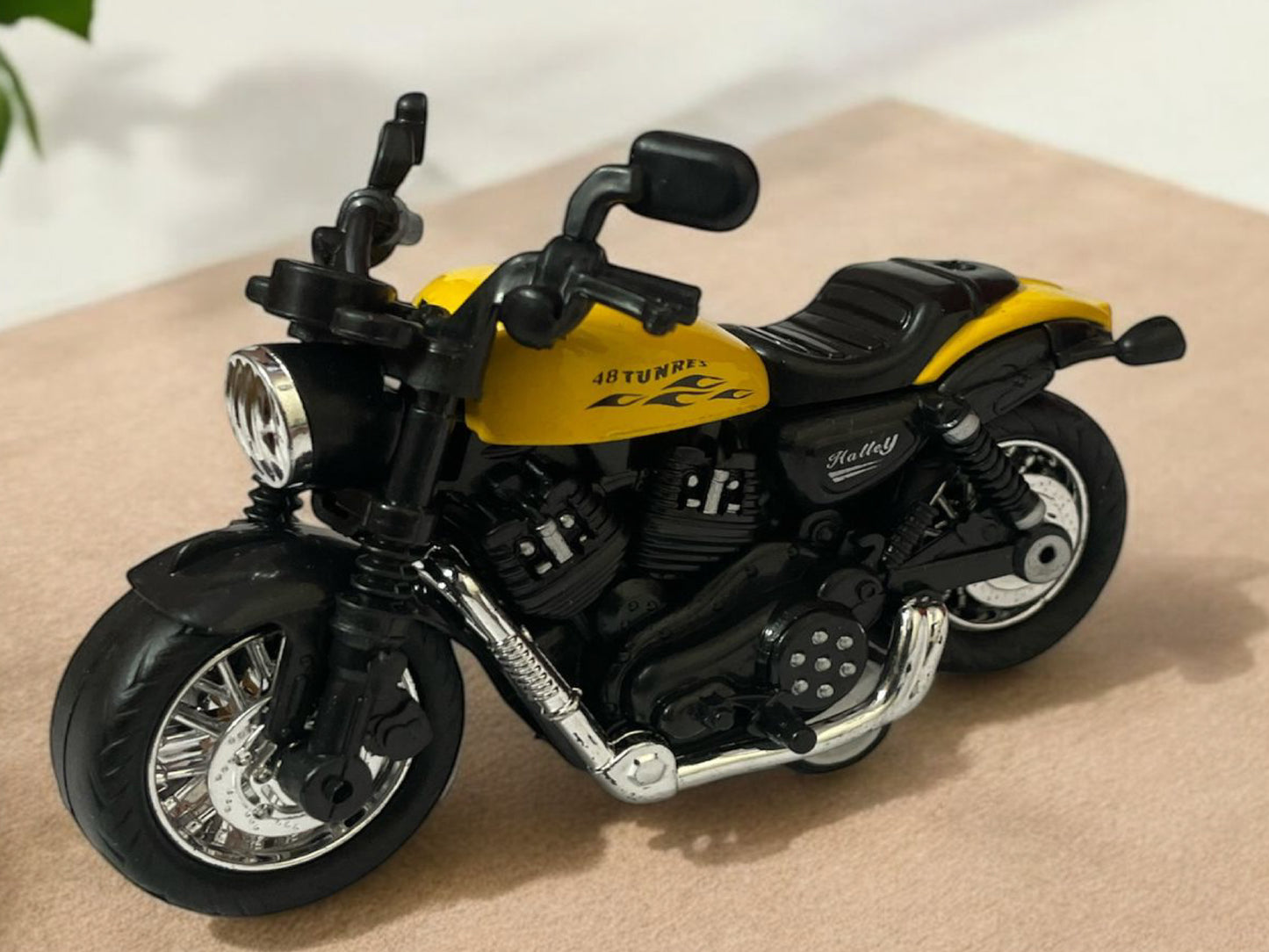 Modern City Die-Cast Metal Bike Toy – Cruiser Motorcycle (3+ Years)